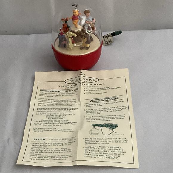 Winnie the Pooh Hallmark Keepsake Ornament 1994 Parade Magic Motion Music TESTED - Picture 12 of 16